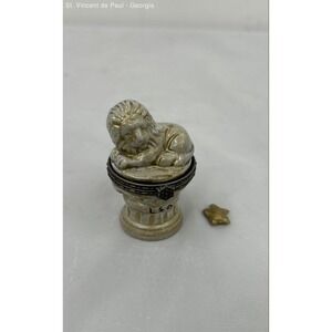 Vintage Zodiac Gold Tone W/ Brush Leo Hinged Trinket Box with a Star Inside